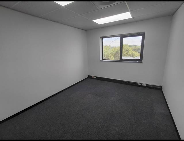 722M² OFFICE TO LET IN MIDRIDGE PARK